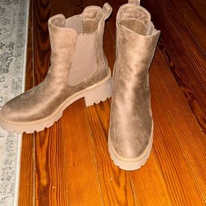 Dolce Vita boots size 8.5
